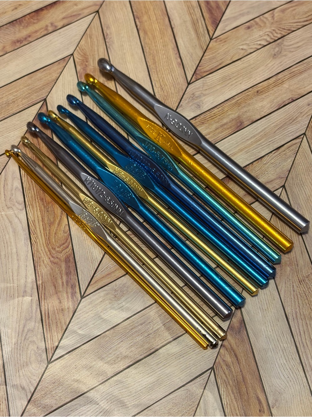 Vintage Boye Aluminum Crochet Hook Set - Multicolor